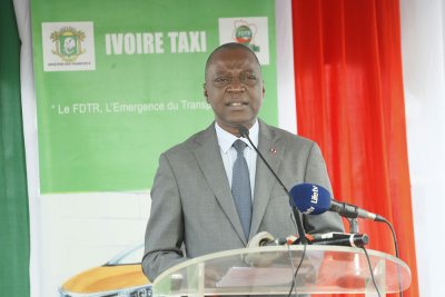 Renouvellement du parc automobile : le ministre Amadou Koné annonce la mise à disposition de nouveaux véhicules de types wôrô-wôrô, taxis et gbakas