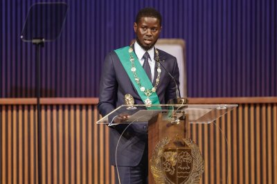 Le plus jeune président du Sénégal prête serment devant ses pairs africains