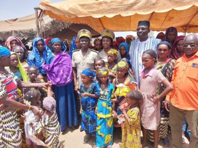 Le préfet de Tengréla et le consul général du Mali sensibilisent la communauté peule de Flabougou à l'intégration et au respect des lois ivoiriennes