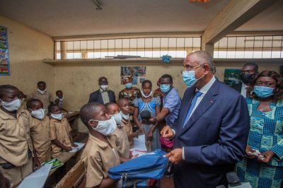 Le Premier ministre Patrick Achi aux Élèves du Groupe scolaire Jean Delafosse :  
