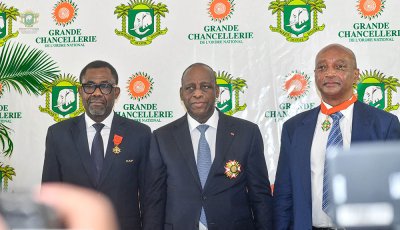 Le président de la Confédération Africaine de Football, Patrice Motsepe élevé au grade de Commandeur et d’Officier dans l’Ordre national de Côte d’Ivoire