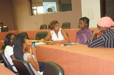 Soutien au Programme Leadership Féminin : Les jeunes femmes leaders ont travaillé sur l’évaluation de l’impact de leurs projets