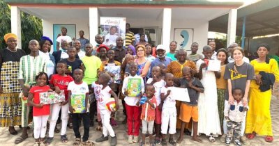 Les enfants de l’orphelinat Notre Dames des Sources de Bouaké couverts de cadeaux par la Fondation MahreignJ