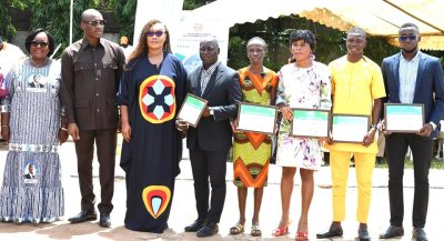 500 jeunes du Cavally bénéficiaires des THIMO reçoivent des chèques à Guiglo