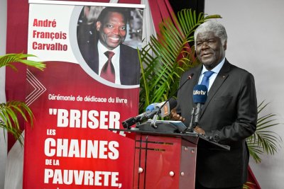 Littérature : André François Carvalho dédicace son livre poignant « Briser les chaînes de la pauvreté »