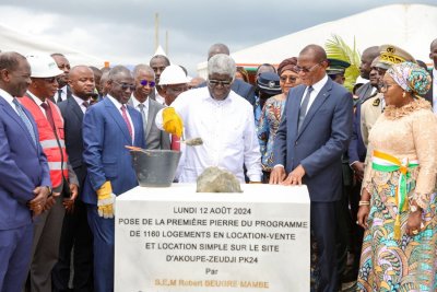 Logements sociaux : Robert Beugré Mambé pose la première pierre de 1160 logements à Akoupé-Zeudji