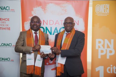 LONACI et sa Fondation offrent 10 millions FCFA à l’ONECI pour l’enrôlement des personnes handicapées