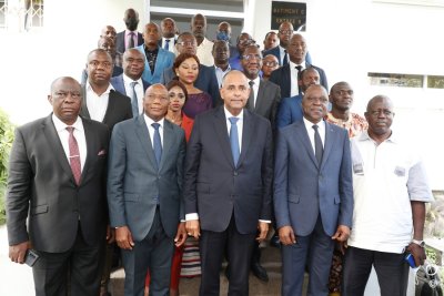 Lutte contre la cherté de la vie: le Premier Ministre Patrick Achi échange avec les associations de consommateurs, les acteurs du secteur des vivriers et les transporteurs