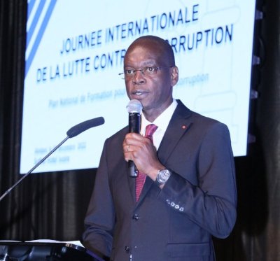 Lutte contre la corruption: un programme national sera mis en place pour moraliser la vie publique en Côte d’Ivoire (Ministre)