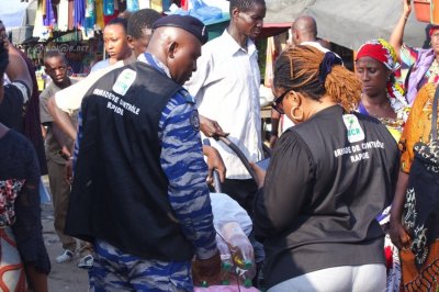 Lutte contre la vie chère : Descente à Gonzagueville (Port-Bouët) avec une unité de la Brigade de Contrôle Rapide