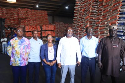 Lutte contre la vie chère : le Ministère en charge du Commerce constate la disponibilité des stocks et la baisse du prix du riz chez les importateurs et grossistes