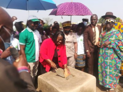 Lutte contre la vie chère : pose de la première pierre d'un centre de groupage de vivrier à Botro