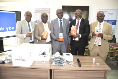 Lutte contre le changement climatique : le Centre ouest-africain de Service scientifique offre quatre capteurs automatiques hydrologiques au ministère de l'Hydraulique