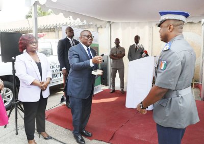 Lutte contre les infractions publicitaires : le ministre Amadou Coulibaly renforce la capacité de mobilité de la Brigade de la Communication Publicitaire