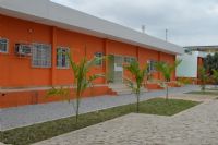 Education / lycées municipaux de Koumassi: le ministre Cissé Bacongo fait don d’un lot de matériels informatiques