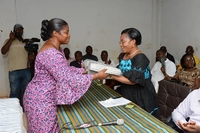 Caravane de solidarité dans le Tonkpi :  Dominique Ouattara ressuscite l’hôpital de Kabacouma /  Des vivres et des non vivres offerts