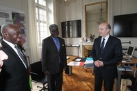 Coopération décentralisée: le Gouverneur du District d’Abidjan rend hommage au Premier Ministre Alain Juppé, au Gouverneur de la Province de Liège M. Michel Forêt, et au Maire de la Ville de Liège, M. Willy Demeyer