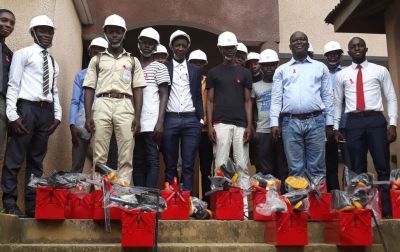 Vingt-huit nouveaux maçons reçoivent des diplômes et équipements