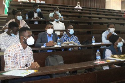 Médecine: 5 étudiants ivoiriens retenus à deux concours d'un laboratoire