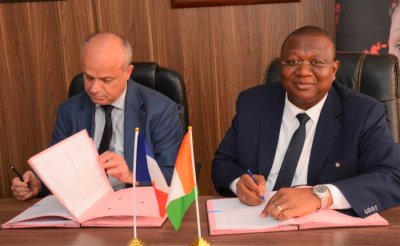 Meilleur usage des réseaux sociaux : Amadou Coulibaly se réjouit de la signature du protocole d’accord avec l’Ambassade de France.