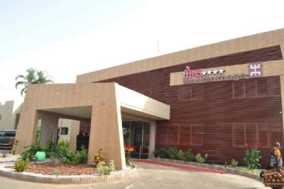 Tourisme et hôtellerie : le ministre Siandou Fofana inaugure deux hôtels à Korhogo et Kouto