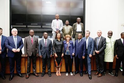 Mise en œuvre de l'École de la deuxième Chance (E2C) en Côte d'Ivoire : Edith Cresson, promotrice de l'E2C de France, se félicite du dispositif national