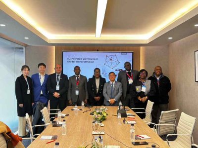 Mobile Word Congres (MWC) de Barcelone: la délégation ivoirienne découvre la vision de Huawei « d’un monde intelligent basé » sur la 5G, le Cloud et l’Intelligence artificiel