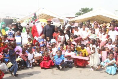 Noël: 8 500 enfants de Yopougon cadeautés par le maire Gilbert Koné Kafana