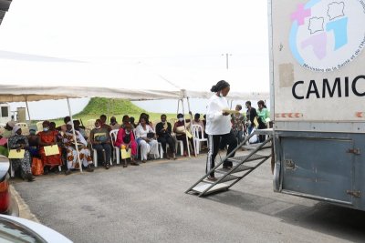 Octobre rose : près d’un millier de femmes se font dépister contre le cancer du sein au centre national d’oncologie médicale et de radiothérapie