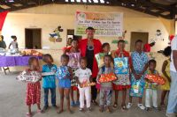 L`ONG ``Never Alone`` magnifie les enfants d`Adjoufou