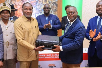 Orpaillage illégal et traçabilité de l'or : le ministre Mamadou Sangafowa-Coulibaly équipe les directions minières de 30 drones de surveillance