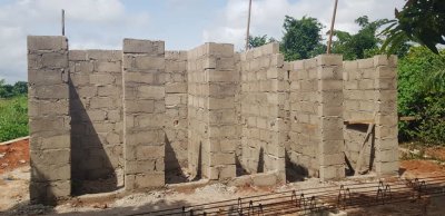 Ouragahio : l’ONG HAMEF entame la construction de toilettes publiques au centre de santé urbain