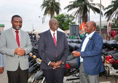 PA-PSGouv : remise de 65 motos et 6 véhicules à un cabinet pour le développement d’une mission d'Information, Education et Communication dans les régions