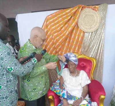 PDCI-RDA Tiassalé : Militantisme et loyauté: Une militante de 102 ans décorée au grade de Commandeur