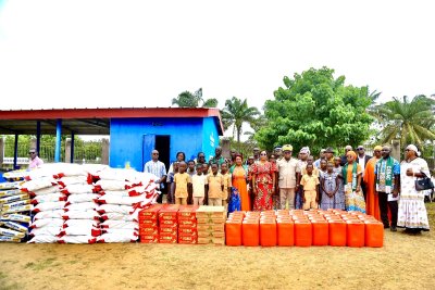 Pérennisation des cantines scolaires à Jacqueville : la Grande Chancelière Honoraire soutient les élèves par un don de vivres