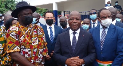 Pierre Dimba inaugure le nouveau service de gynéco- obstétrique et de pédiatrie du CSU de Blockauss