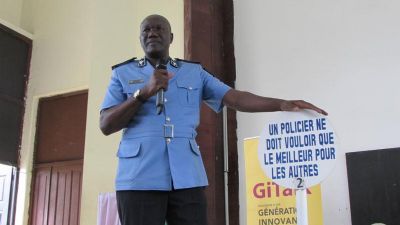 Ecole nationale de police : le Directeur  général  enseigne sur le rôle du policier