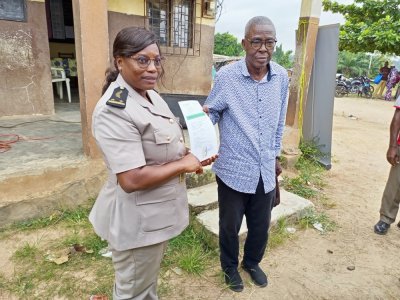 Près de 50 personnes reçoivent leurs certificats fonciers à Bôdô