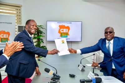 Présidentielle 2025 : Alassane Ouattara au siège de la CEI pour déposer son dossier de candidature
