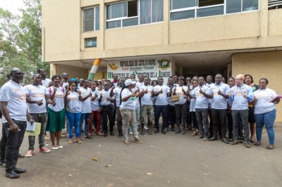 Prix Félix Houphouët-Boigny - UNESCO pour la recherche de la paix : 100 jeunes, mobilisés pour la promotion de la paix, sillonnent les rues de Yamoussoukro