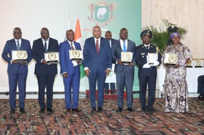 Prix national d’Excellence 2021 : le Président Alassane Ouattara exhorte les lauréats à demeurer des modèles pour la nation