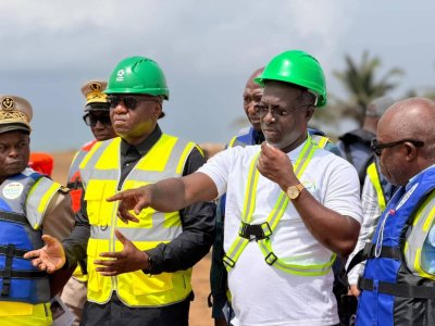 Programme d’Investissement de Résilience des Zones Côtières en Afrique de l’Ouest (WACA): le ministre Abou Bamba satisfait des travaux de stabilisation du cordon sableux de Grand-Lahou