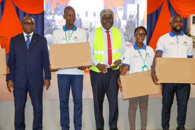 Projet Ecole de la 2ème Chance-TIC (E2C-TIC) : 250 ordinateurs portables remis à une première cohorte de bénéficiaires