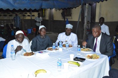 Ramadan : Koné Katinan rompt le jeûne avec la communauté musulmane de Port-Bouët