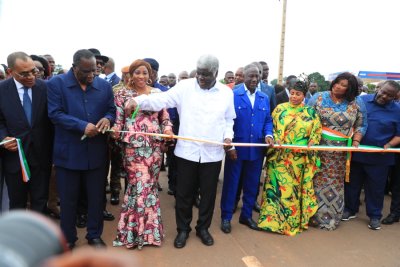 Moronou/infrastructures routières : Beugré Mambé inaugure l'axe Céchi-Anoumaba-M’Batto et lance les travaux Anoumaba-Tiémélékro-Dimbokro