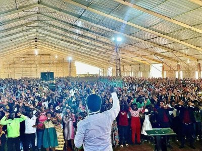 Religion / Célébration des 11 ans de l’Église Assemblée royale internationale : le Bishop Daddy Schékina aux côtés des veuves et orphelins