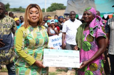 Remise de chèque du Fonds d’Appui aux Acteurs du Secteur Informel (FASI) : 21 jeunes reçoivent un financement global de 5.250.000 FCFA