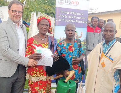 Remise de matériel agricole et d’équipements à des groupements féminins à Guiglo