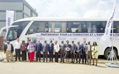 Renforcement de la sécurité routière : l’OSER reçoit un autobus pour la formation pratique des conducteurs professionnels