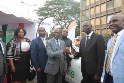 Renouvellement du parc automobile :  remise officielle de 50 taxis neufs à l’entreprise Taxis Abidjanais